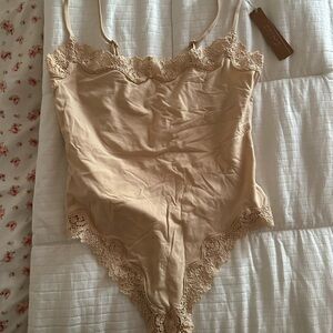 skims brand new Tan Lace-Trimmed Bodysuit